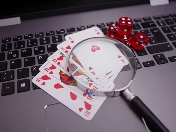 Положительные и отрицательные моменты в деятельности онлайн казино Клубника